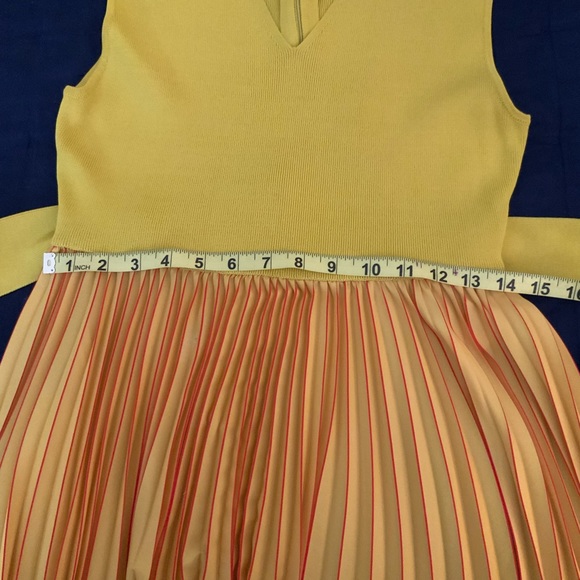 Sachin & Babi Yellow Pleated belted dress - Picture 7 of 9